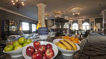 Daily buffet breakfast (AUD 39 per person)