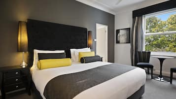 Belgravia Room | Premium bedding, minibar, desk, iron/ironing board