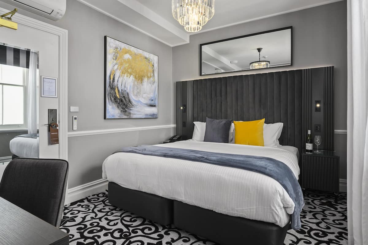 Premium bedding, minibar, desk, iron/ironing board