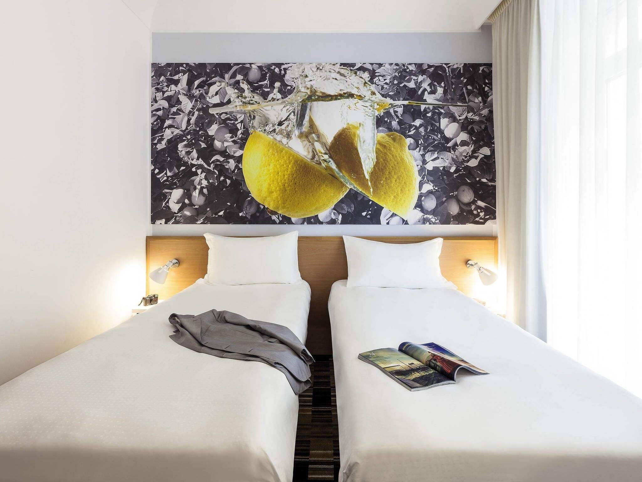 Standardværelse - 2 enkeltsenge | Pengeskab på værelset, mørklægningsgardiner, lydisolering, gratis Wi-Fi