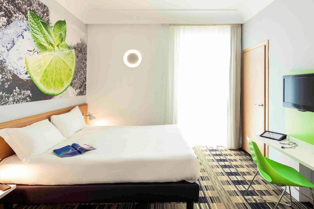 Chambre Standard, 1 lit double | Coffres-forts dans les chambres, rideaux occultants