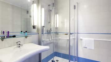 Zimmersafe, Verdunkelungsvorhänge, schallisolierte Zimmer