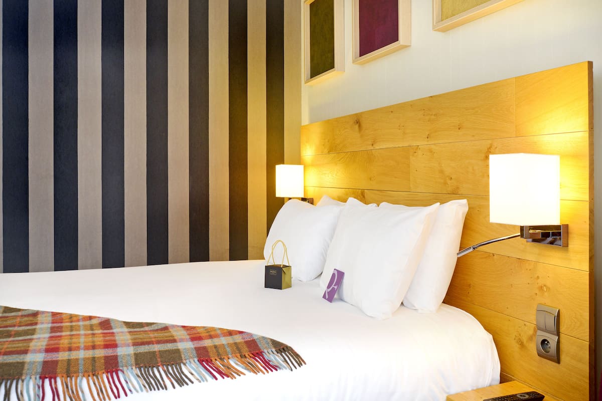 In-room safe, desk, blackout drapes, soundproofing
