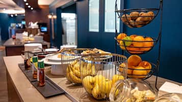 Petit déjeuner buffet (17 EUR par personne)
