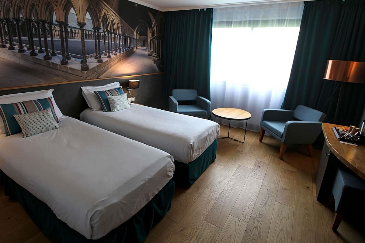 Standard Room, 2 Twin Beds | Minibar, desk, blackout drapes, soundproofing