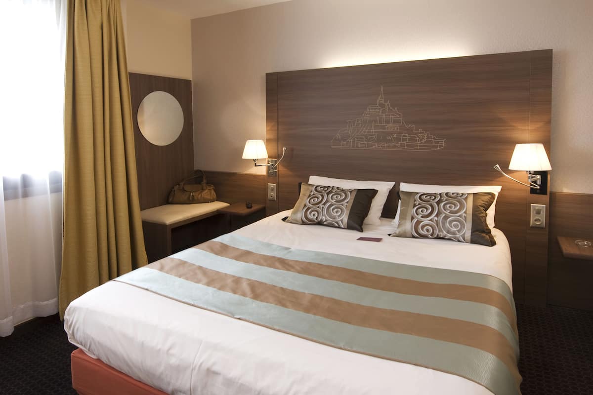 Standard Double Room, 1 Double Bed | Minibar, desk, blackout curtains, soundproofing