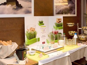 Buffet déjeuner servi tous les jours en supplément