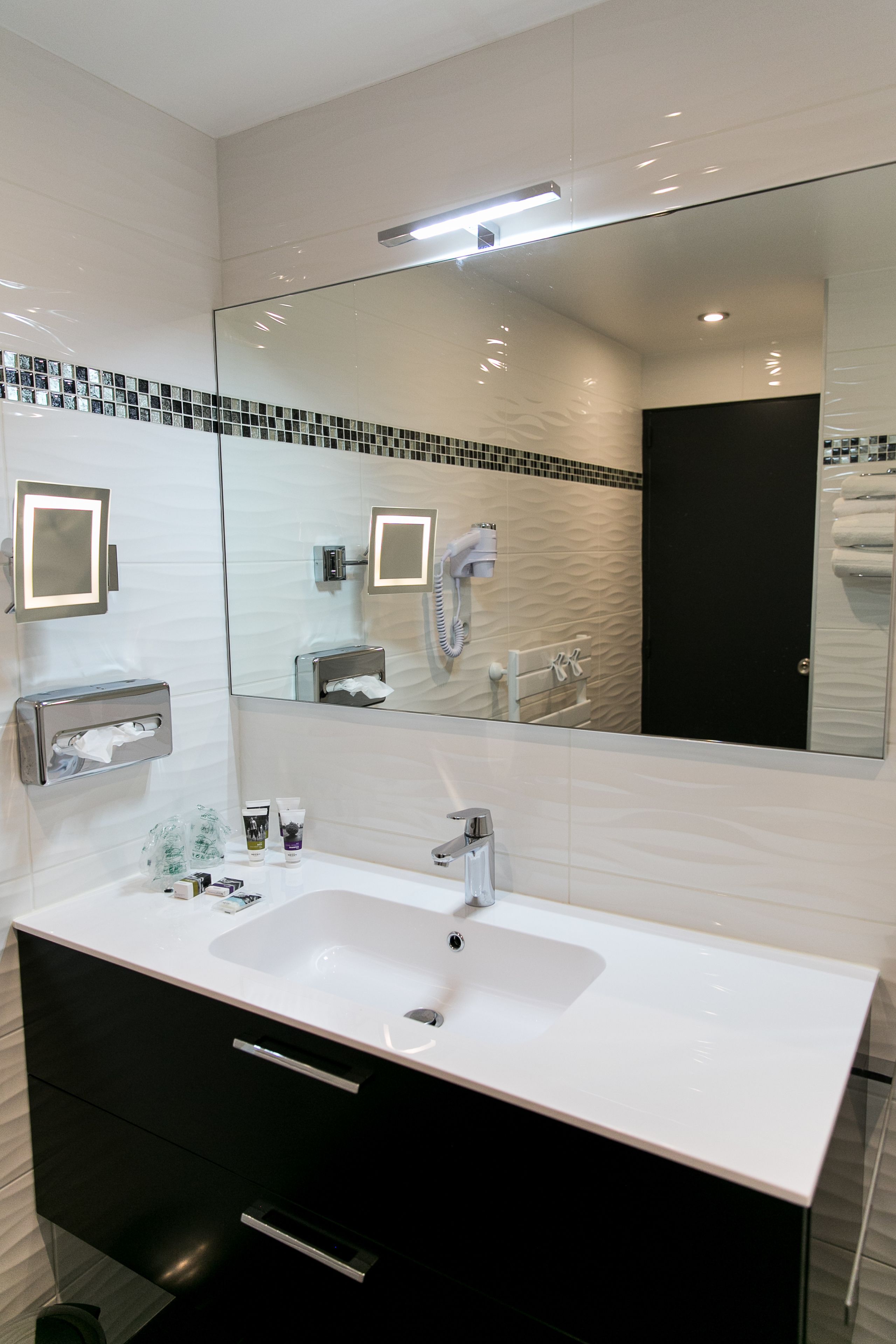 standard room, 2 single beds | bathroom | eco-friendly toiletries, hair dryer, towels