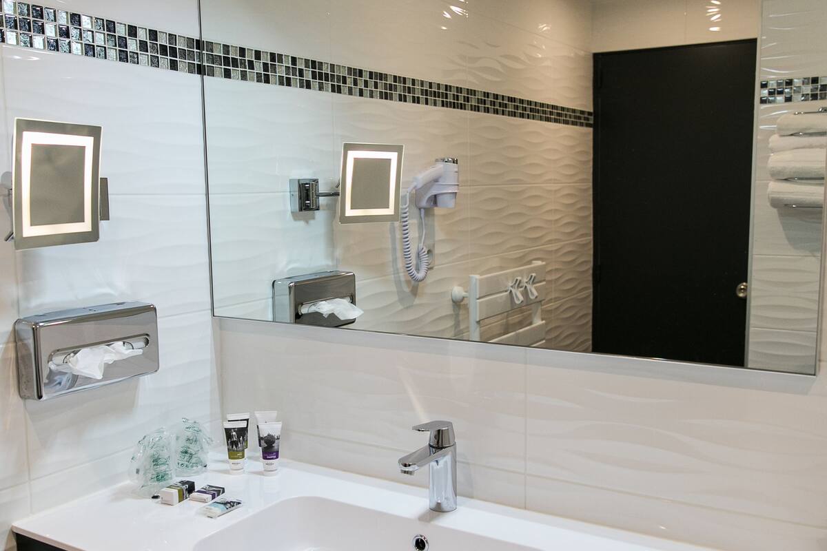 standard room, 2 single beds | bathroom | eco-friendly toiletries, hair dryer, towels