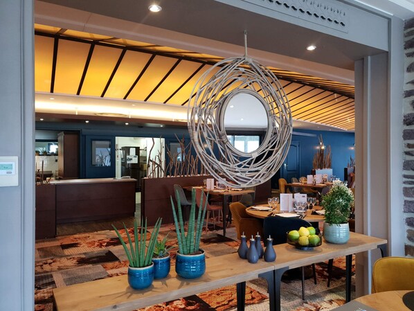 Se sirven comidas, cenas y cocina francesa 