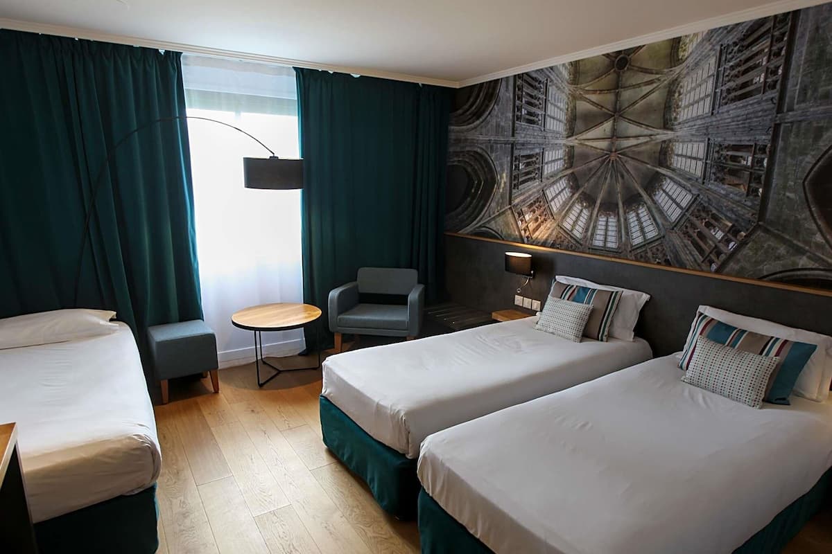 Standard Room, 3 Twin Beds | Minibar, desk, blackout drapes, soundproofing