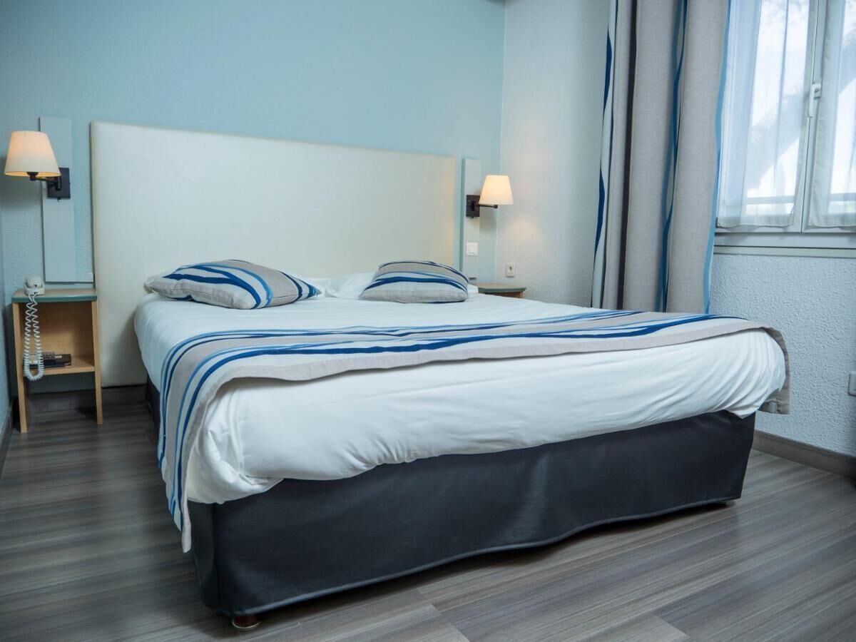 In-room safe, desk, soundproofing, iron/ironing board