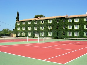 Tennis court