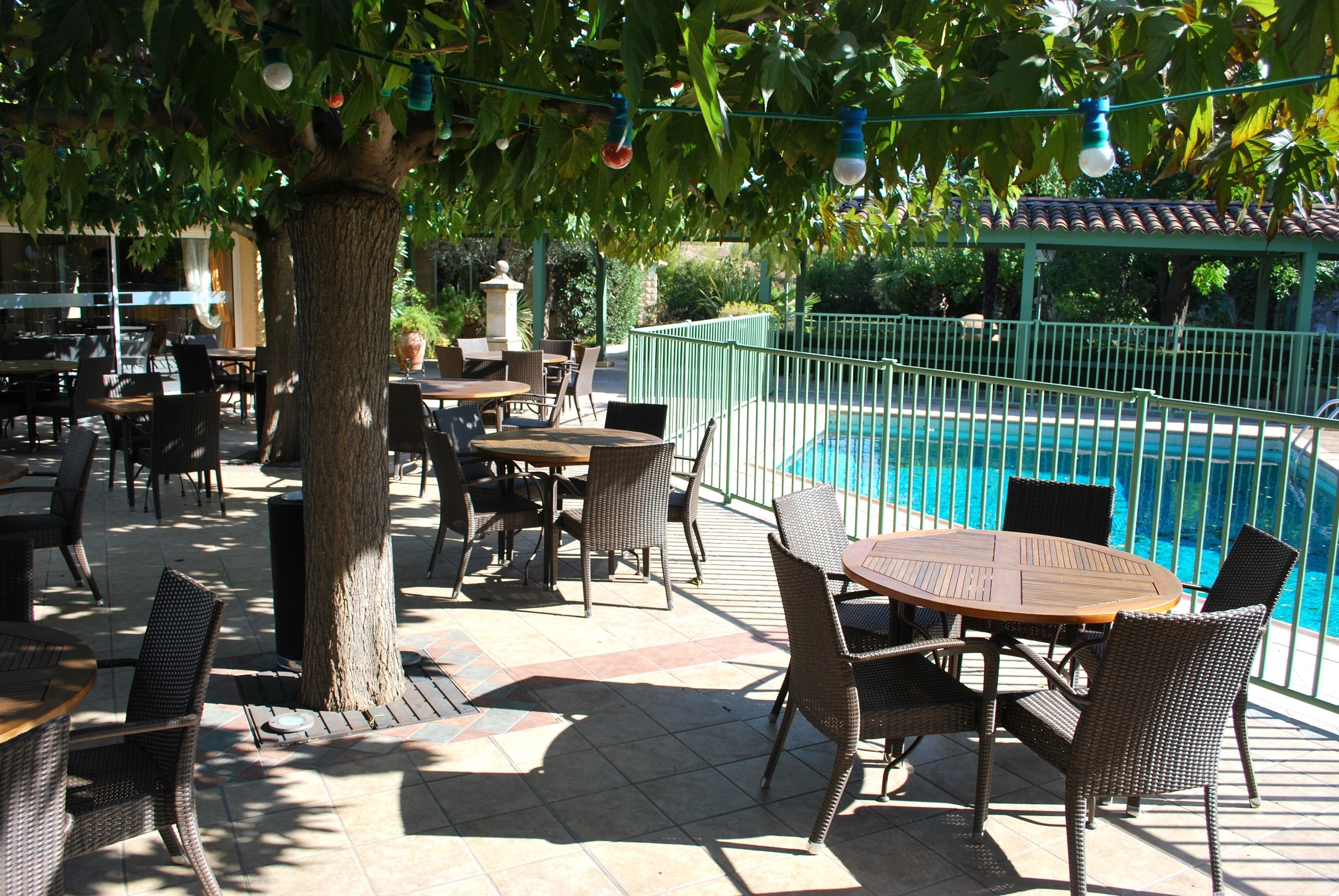 朝食、ランチ、ディナーに営業 (フランス料理)