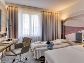 Hypo-allergenic bedding, minibar, in-room safe, desk