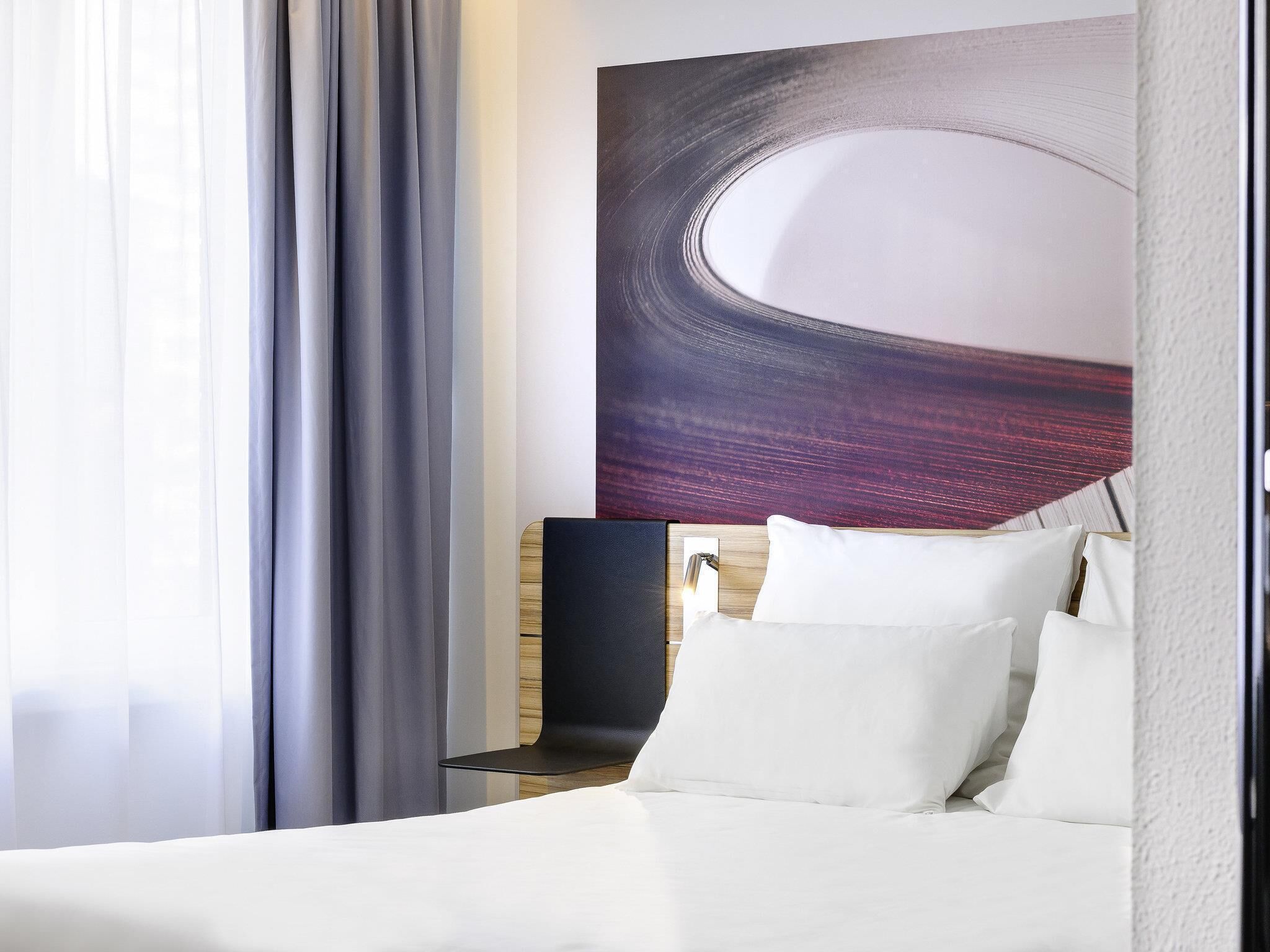 Executive Room, 1 Queen Bed with Sofa bed | Hypo-allergenic bedding, minibar, in-room safe, desk