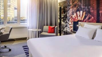 Standard Room, 1 Queen Bed with Sofa bed | Hypo-allergenic bedding, minibar, in-room safe, desk