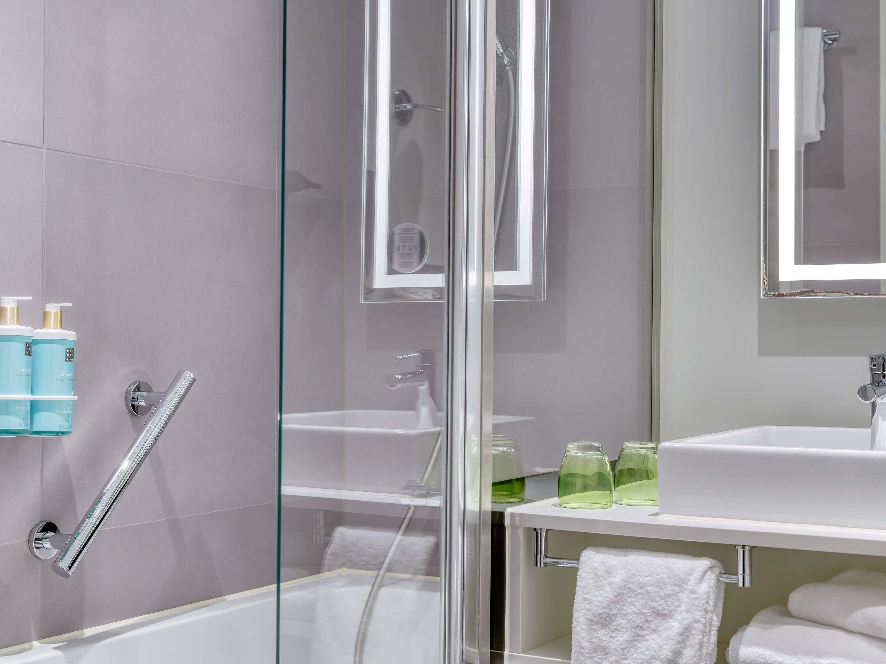 hypo-allergenic bedding, minibar, in-room safe, desk