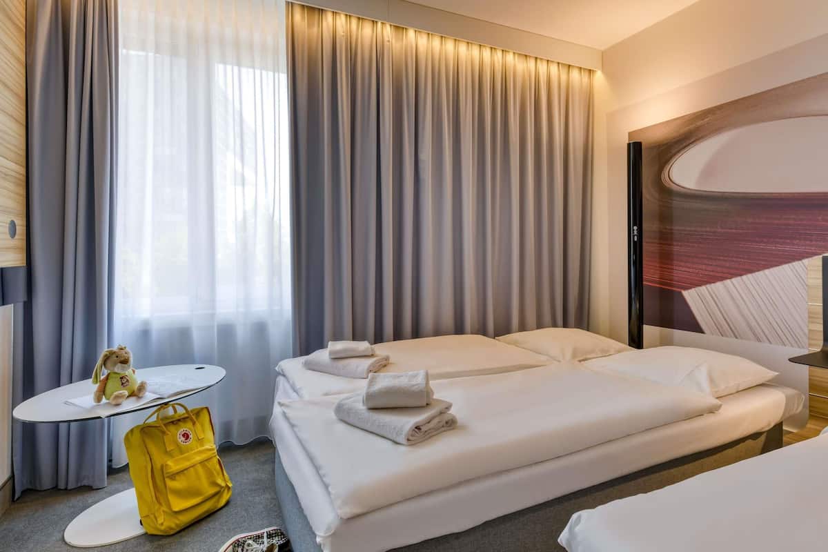 hypo-allergenic bedding, minibar, in-room safe, desk