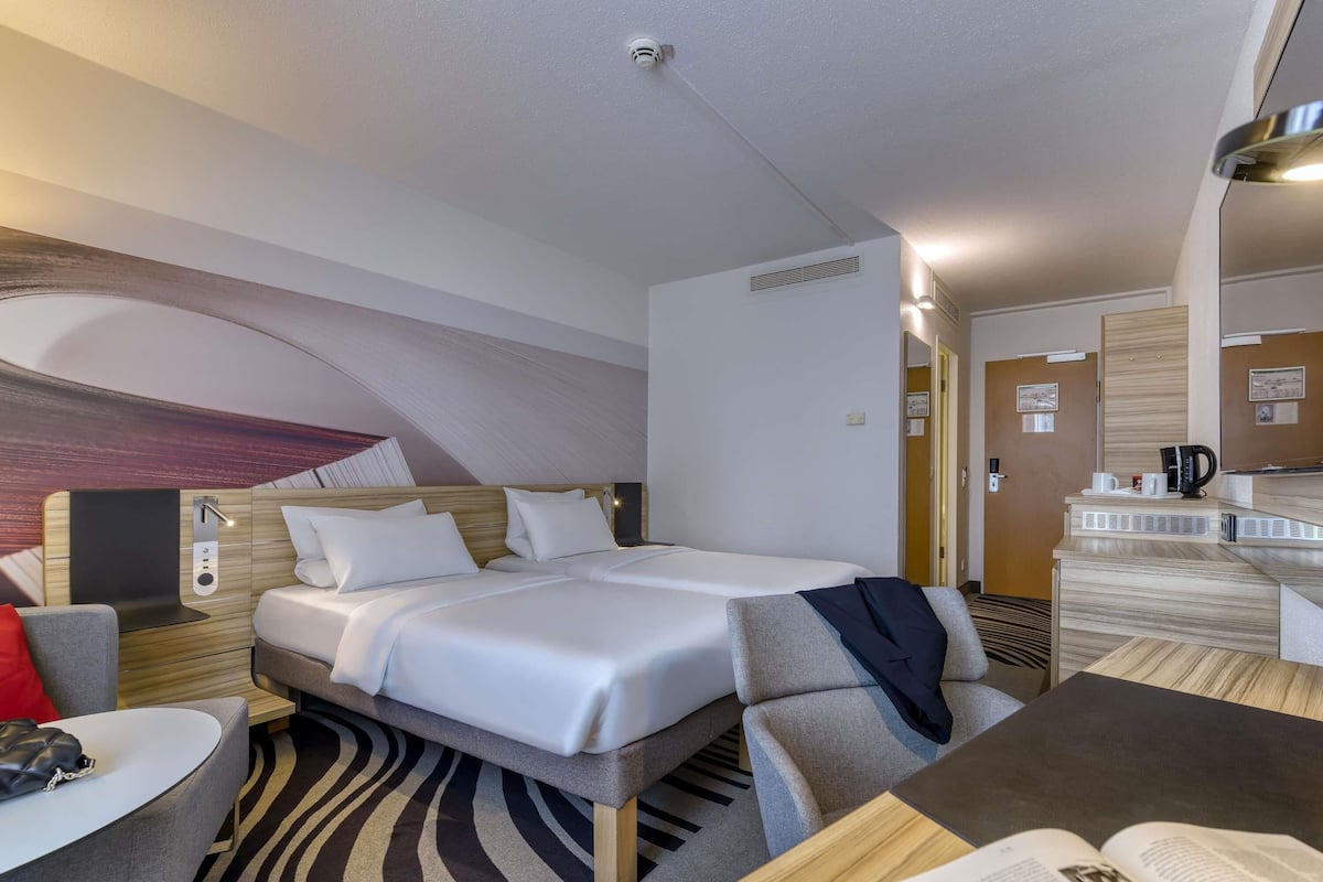 Habitación estándar con 2 camas individuales, 2 camas individuales | Ropa de cama hipoalergénica y minibar