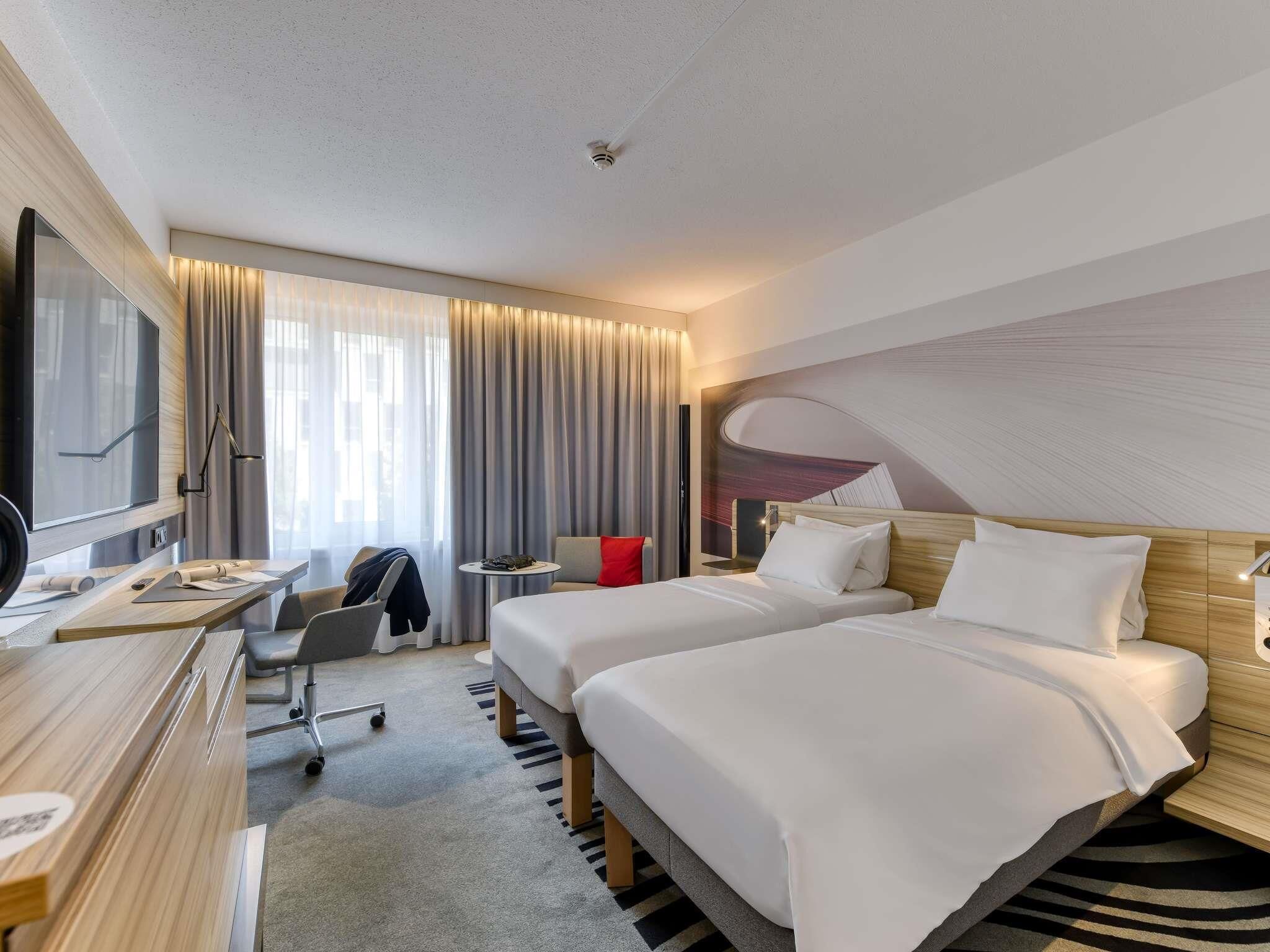 Standard Twin Room, 2 Single Beds | Hypo-allergenic bedding, minibar, in-room safe, desk