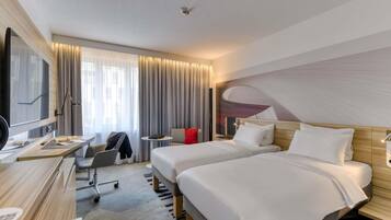 Standard Twin Room, 2 Single Beds | Hypo-allergenic bedding, minibar, in-room safe, desk