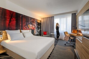 Habitació estàndard, 1 llit de matrimoni i sofà llit | Roba de llit hipoal·lergògena, minibar i caixa forta a l'habitació 