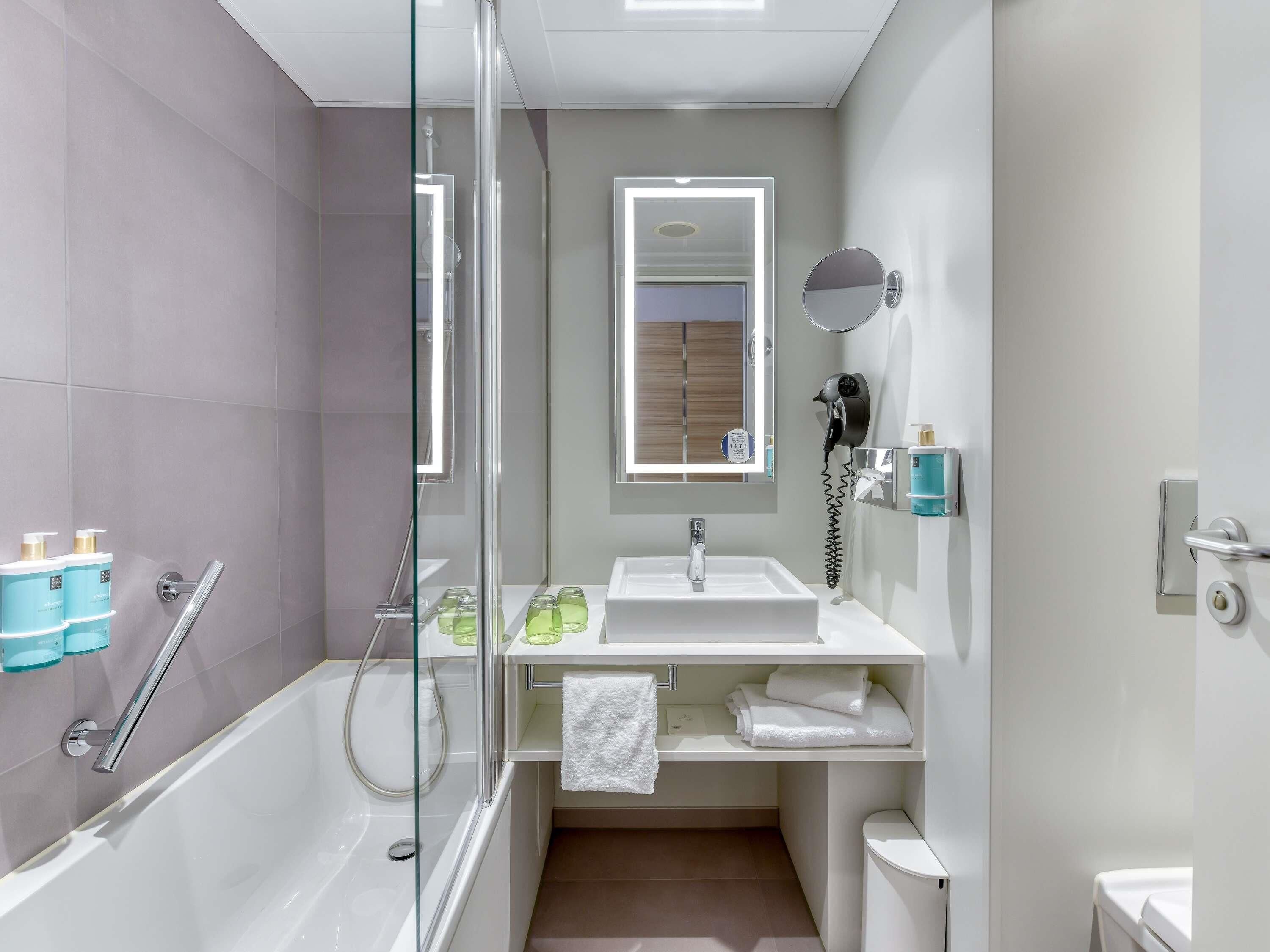 hypo-allergenic bedding, minibar, in-room safe, desk