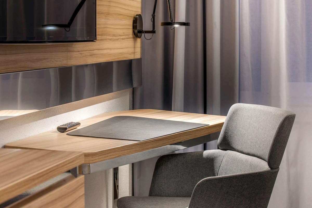 Habitació estàndard, 1 llit de matrimoni i sofà llit | Roba de llit hipoal·lergògena, minibar i caixa forta a l'habitació