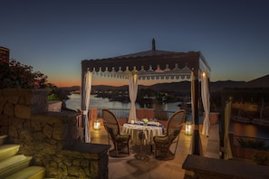 4 restaurants, breakfast, lunch, dinner served; French cuisine