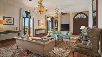 Suite (Agatha Christie, Nile View) | Living room | LCD TV