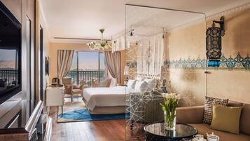 Egyptian cotton sheets, premium bedding, pillowtop beds, minibar