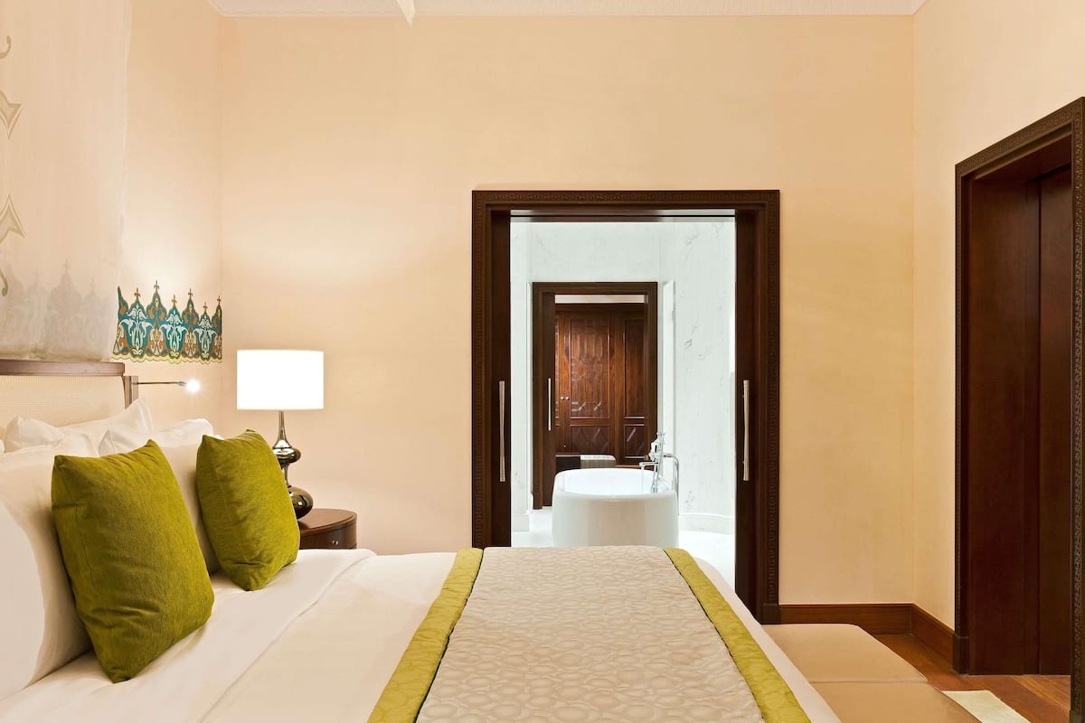 PRESTIGE SUITE, 1 King size bed, Terrace, Nile View