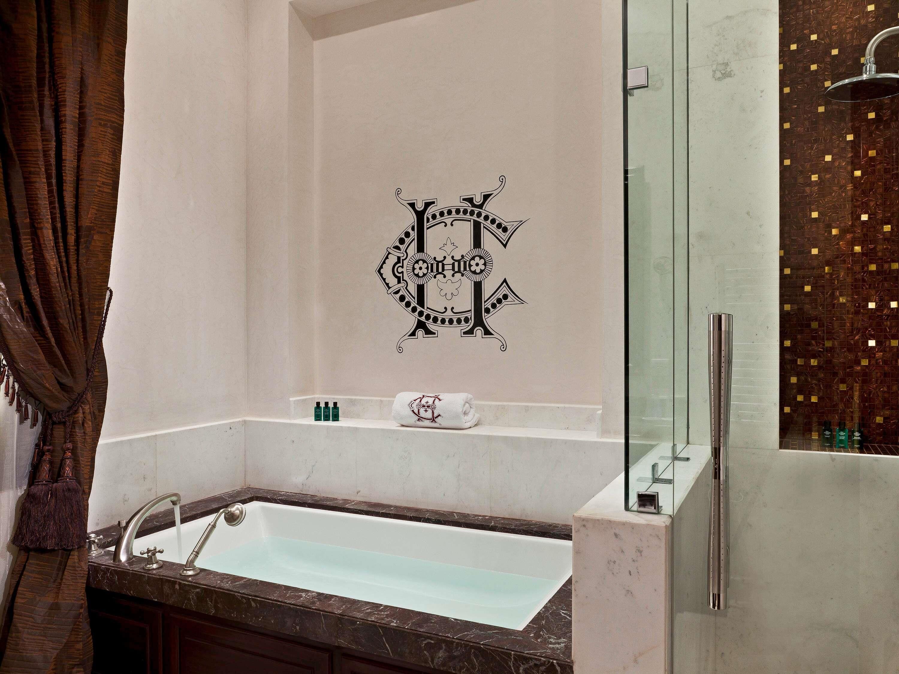 Egyptian cotton sheets, premium bedding, pillowtop beds, minibar