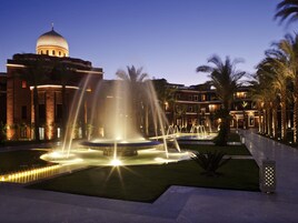 럭셔리룸, 킹사이즈침대 1개, 발코니, 정원 전망 | 이집트산 면 시트, 고급 침구, 필로우탑 침대, 미니바