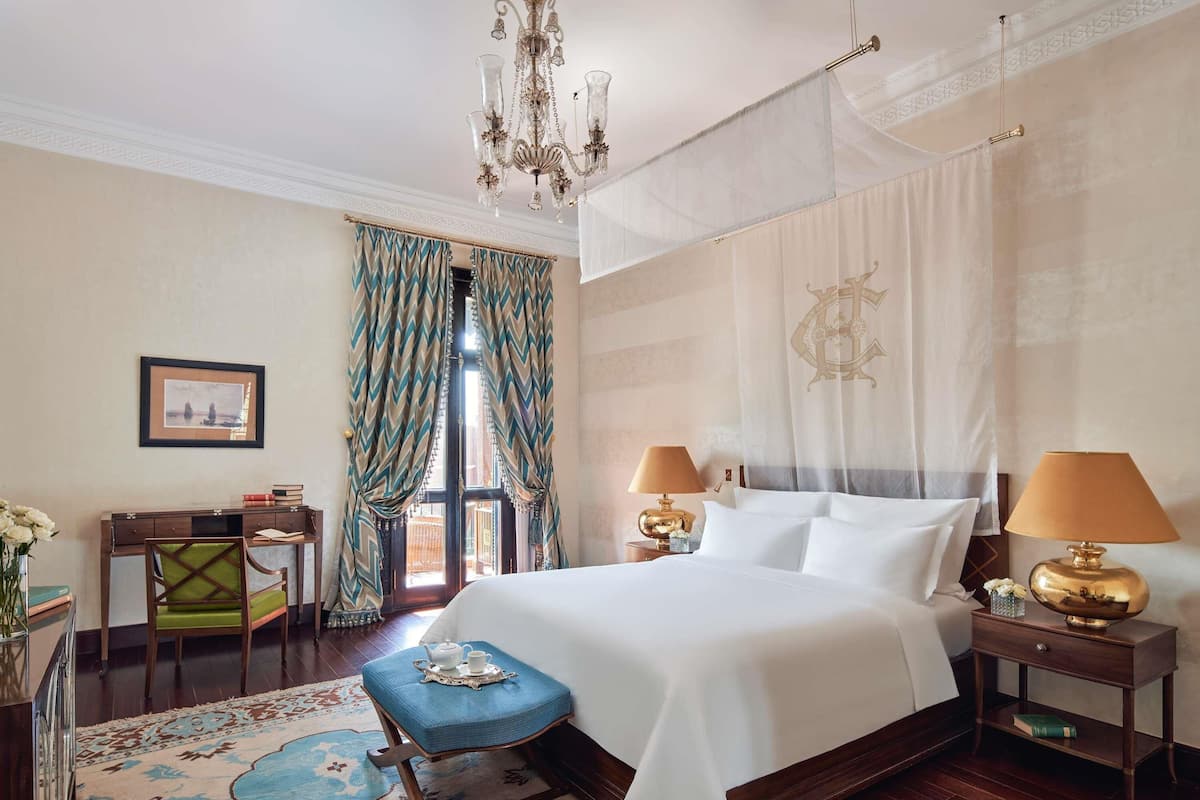 Premium Room, 1 King Bed, Garden View | Egyptian cotton sheets, premium bedding, pillow-top beds, minibar