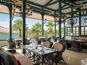2 restauranter: frokost, lunsj og middag serveres