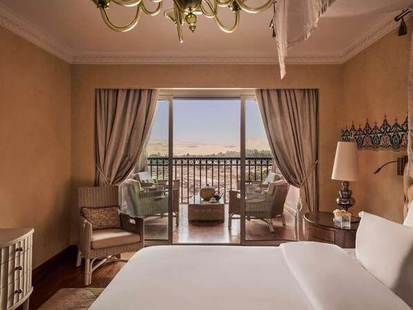 Habitación de lujo, 1 cama King size, Terraza, vista al río | 1 habitación, sábanas de algodón egipcio y ropa de cama de alta calidad 