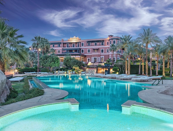 Front of property - Old Cataract, Aswan (Operated by Mandarin Oriental) (Aswan)