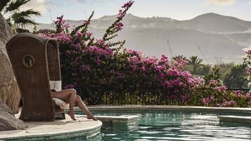 Outdoor pool, pool umbrellas, sun loungers