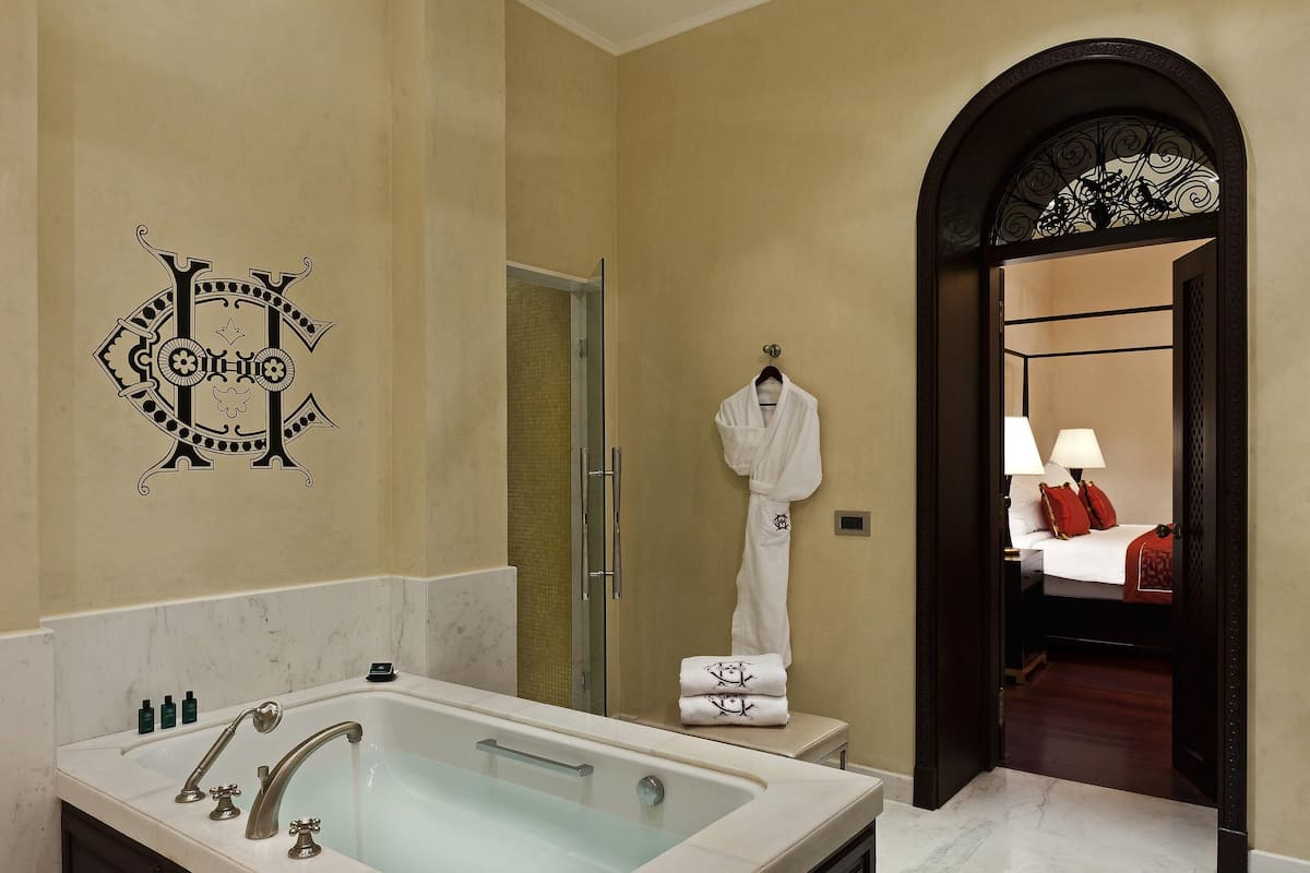 1 bedroom, Egyptian cotton sheets, premium bedding, pillowtop beds