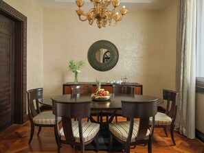 Suite (Agatha Christie, Nile View) | Egyptian cotton sheets, premium bedding, pillowtop beds, minibar