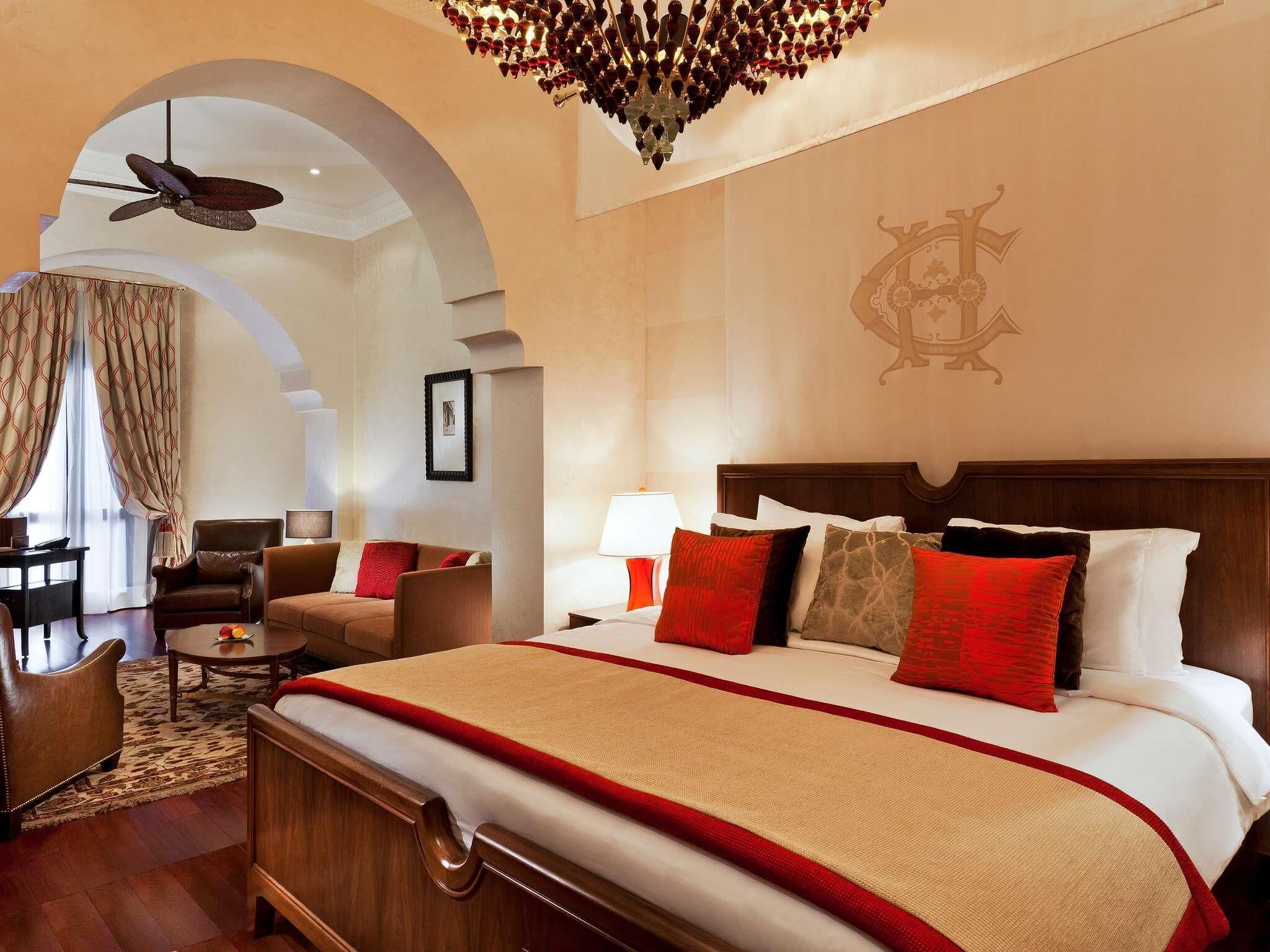 Egyptian cotton sheets, premium bedding, pillow-top beds, minibar