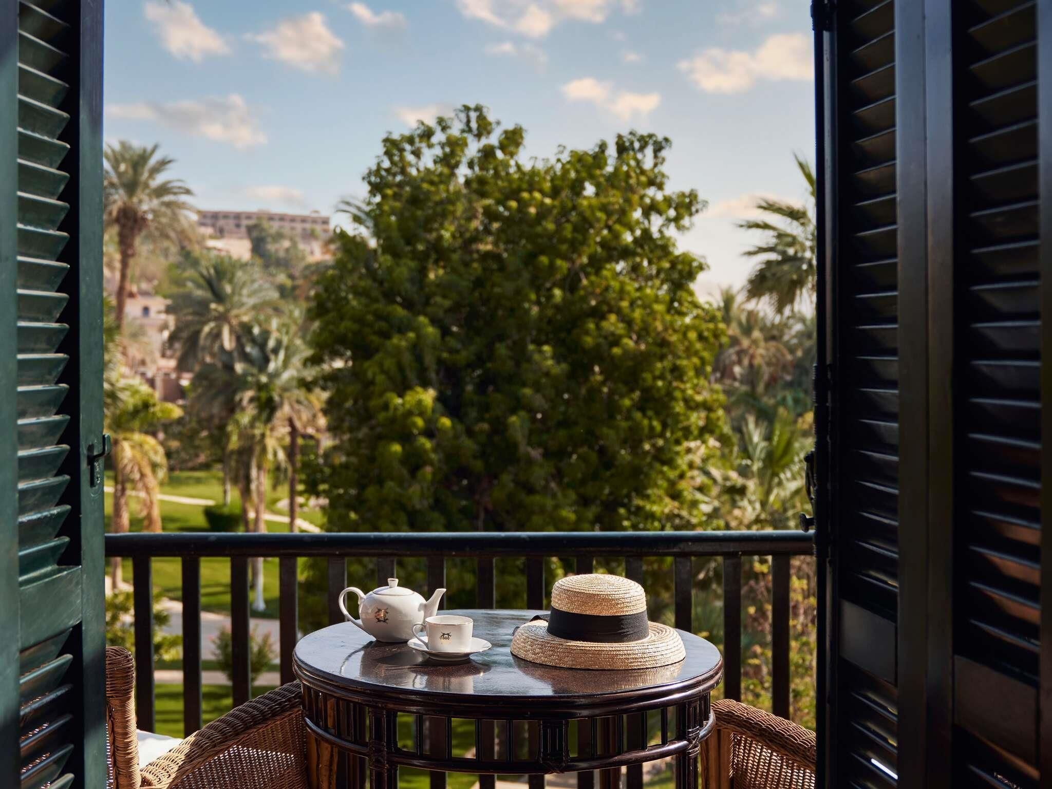 Egyptian cotton sheets, premium bedding, pillow-top beds, minibar