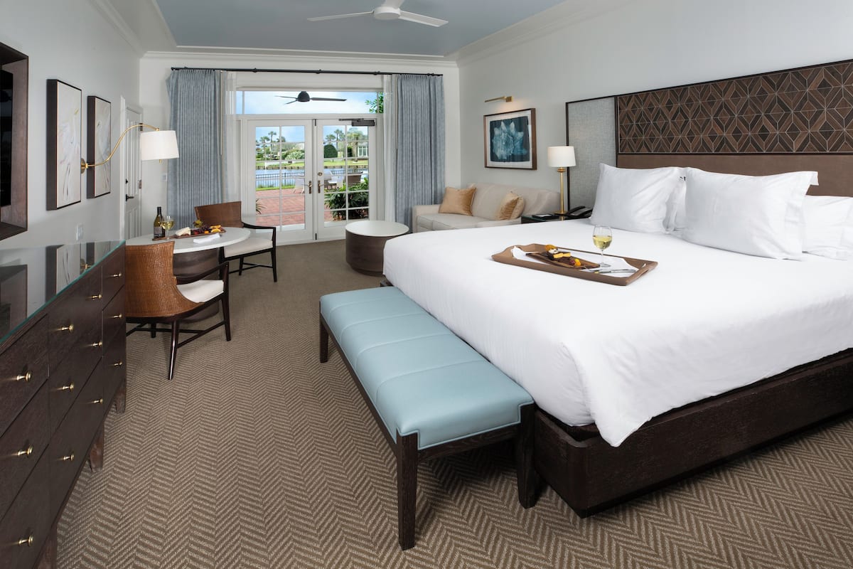 Chambre Standard, vue golf | Literie de qualité supérieure, minibar, coffres-forts dans les chambres