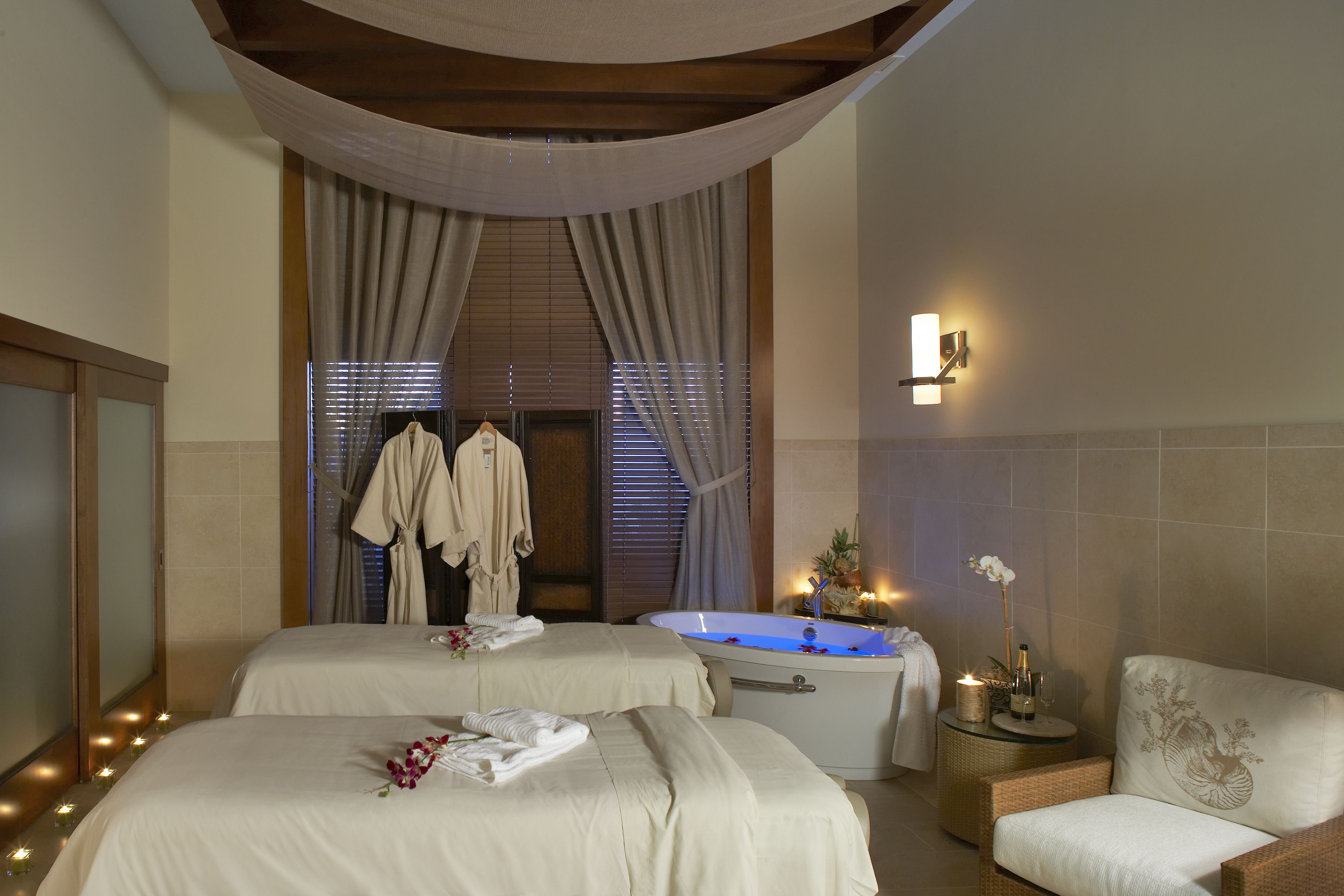 Couples treatment rooms, sauna, hot tub, steam room, body treatments
