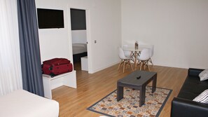 Family Room | Living room | Flat-screen TV