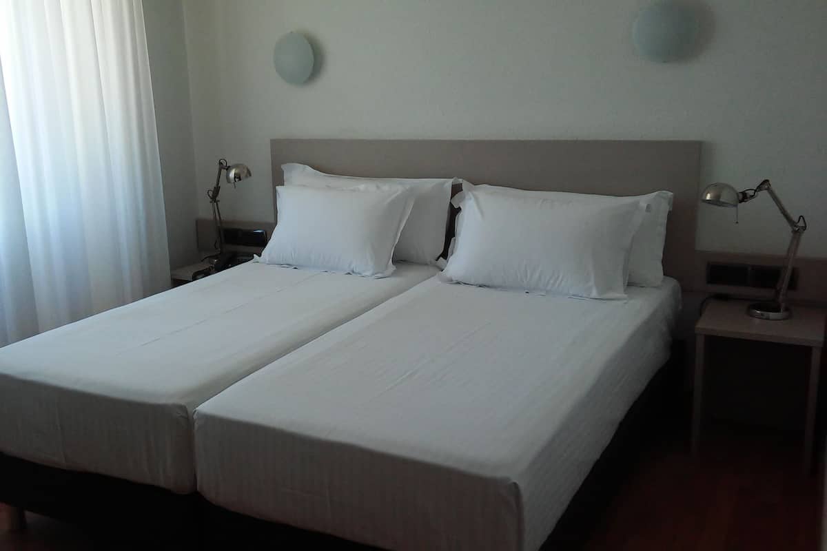In-room safe, desk, soundproofing, WiFi (free)