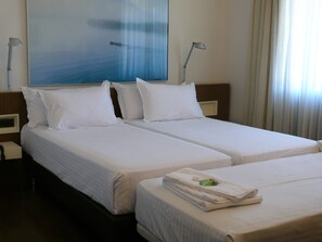 Superior Triple Room | 1 bedroom, in-room safe, desk, soundproofing
