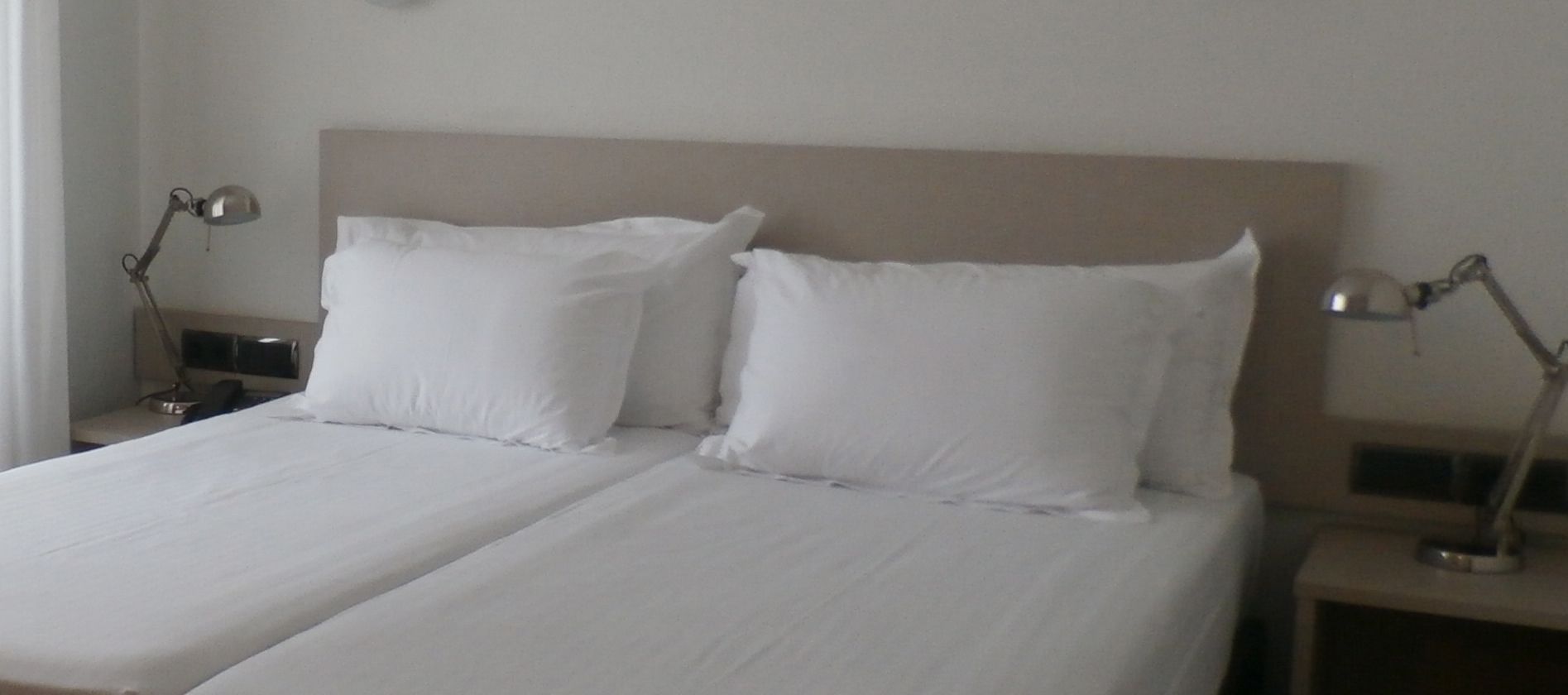 twin room | 1 bedroom, in-room safe, desk, soundproofing